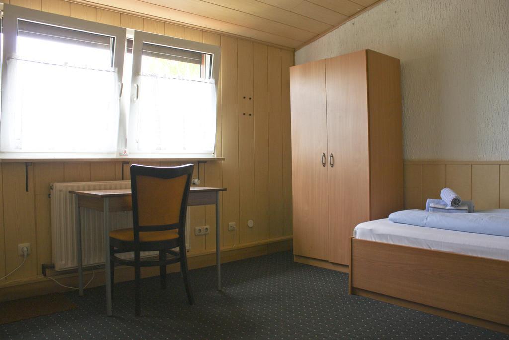 Gaestehaus Am Heuss-Platz Эрланген Номер фото