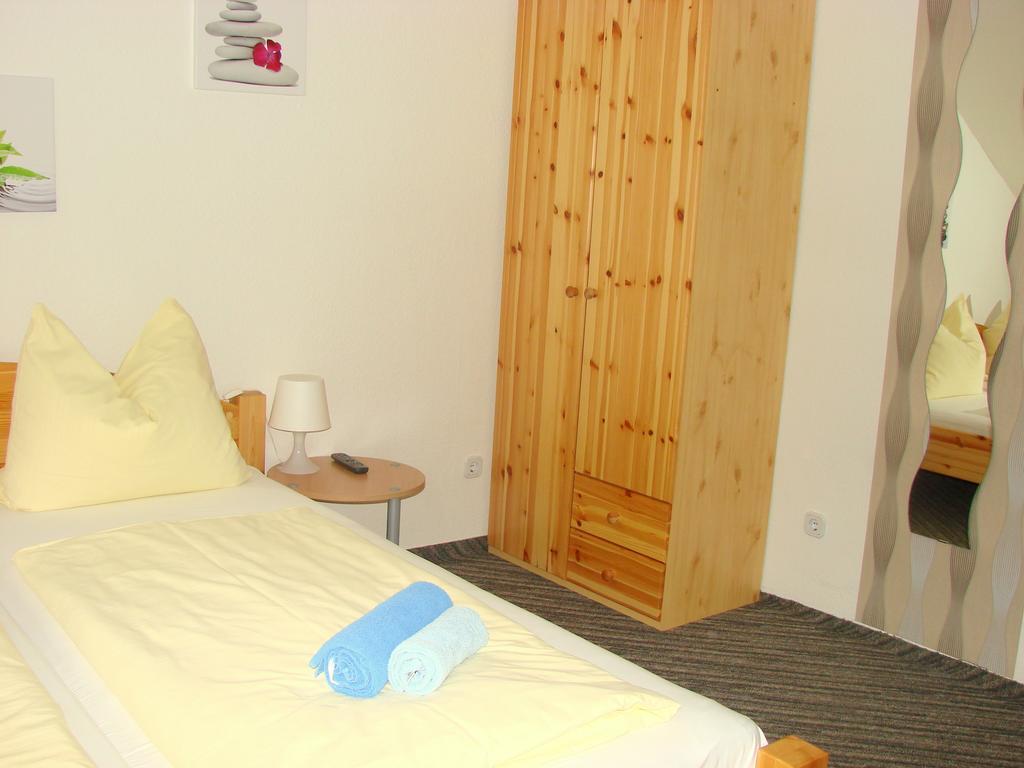 Gaestehaus Am Heuss-Platz Эрланген Номер фото