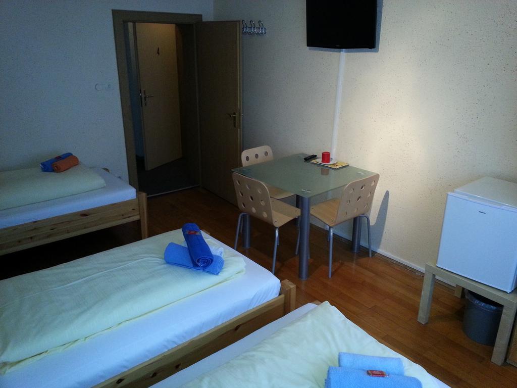 Gaestehaus Am Heuss-Platz Эрланген Номер фото