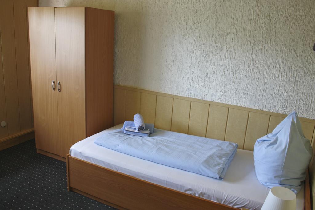 Gaestehaus Am Heuss-Platz Эрланген Номер фото