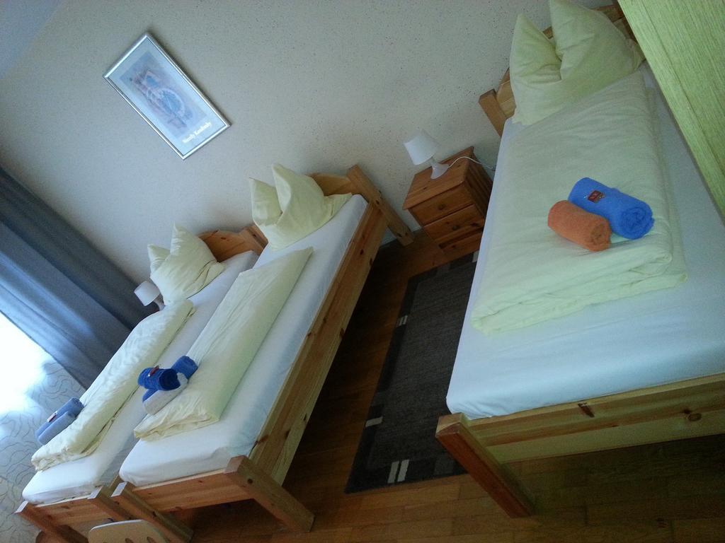 Gaestehaus Am Heuss-Platz Эрланген Номер фото