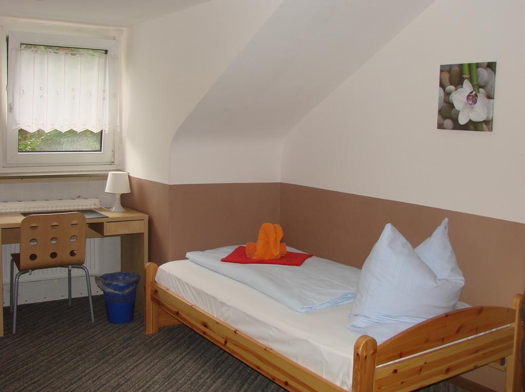 Gaestehaus Am Heuss-Platz Эрланген Номер фото